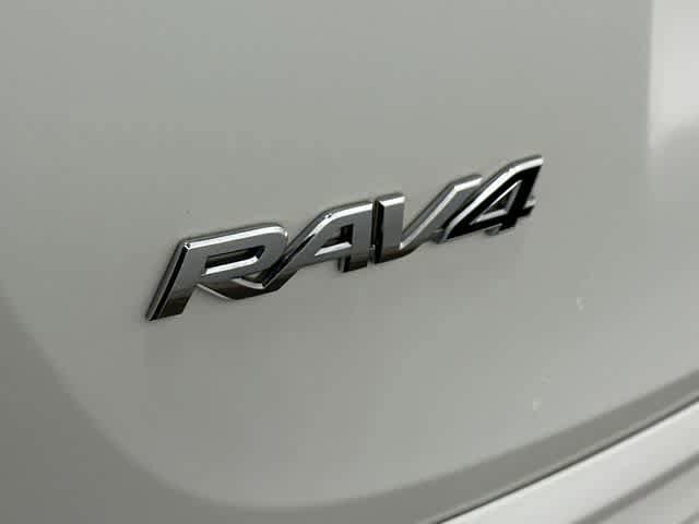 Used 2018 Toyota RAV4 XLE w/ Plus Extra Value Package AWD/4WD image 28