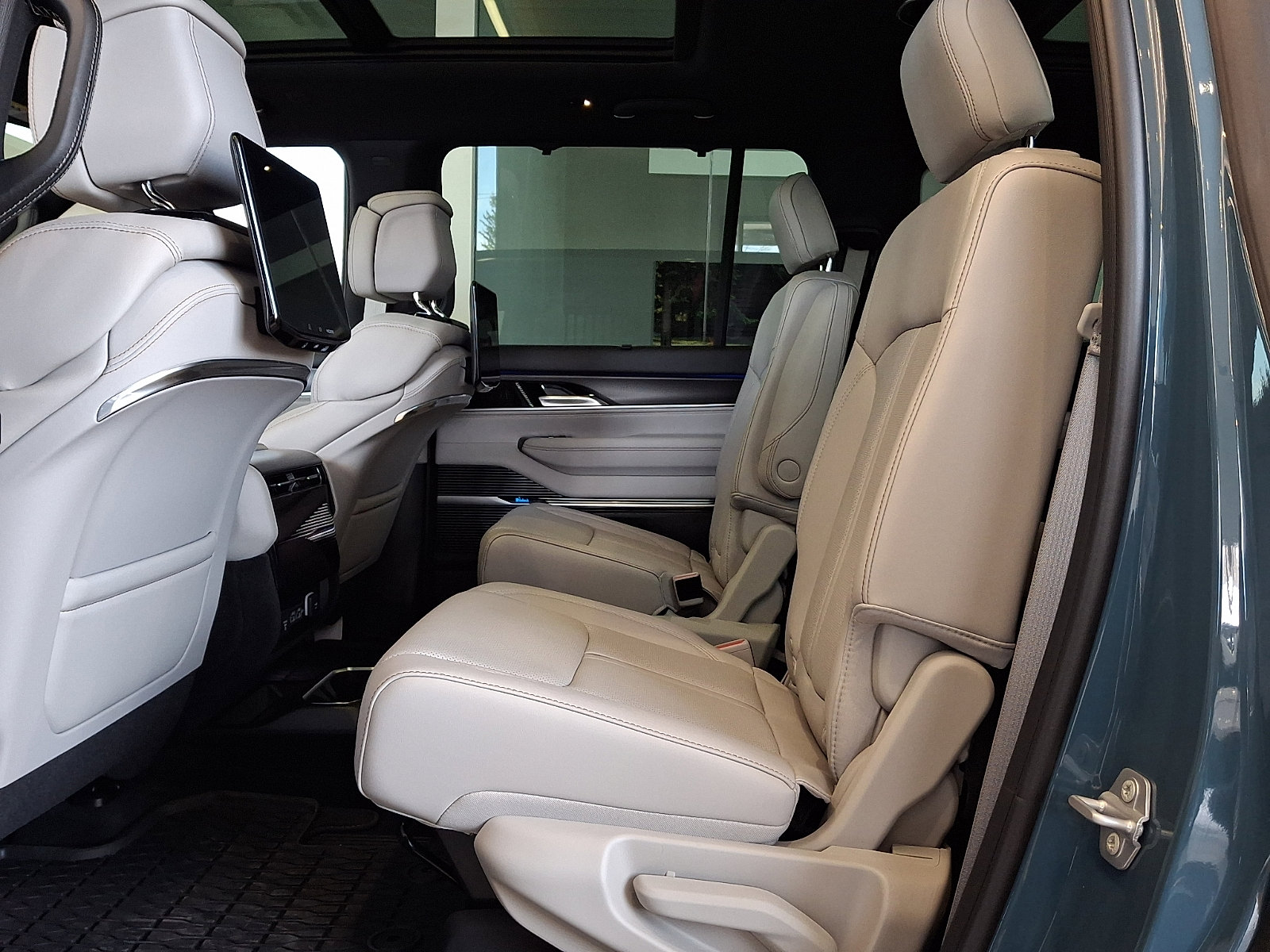New 2026 Jeep Grand Wagoneer Summit image 6