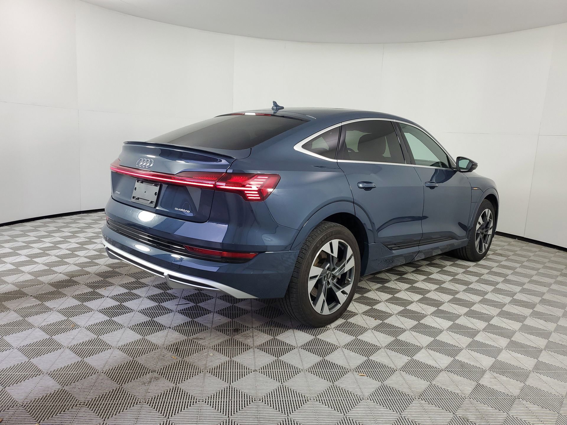Used 2023 Audi e-tron Premium Plus w/ Premium Plus Package image 10