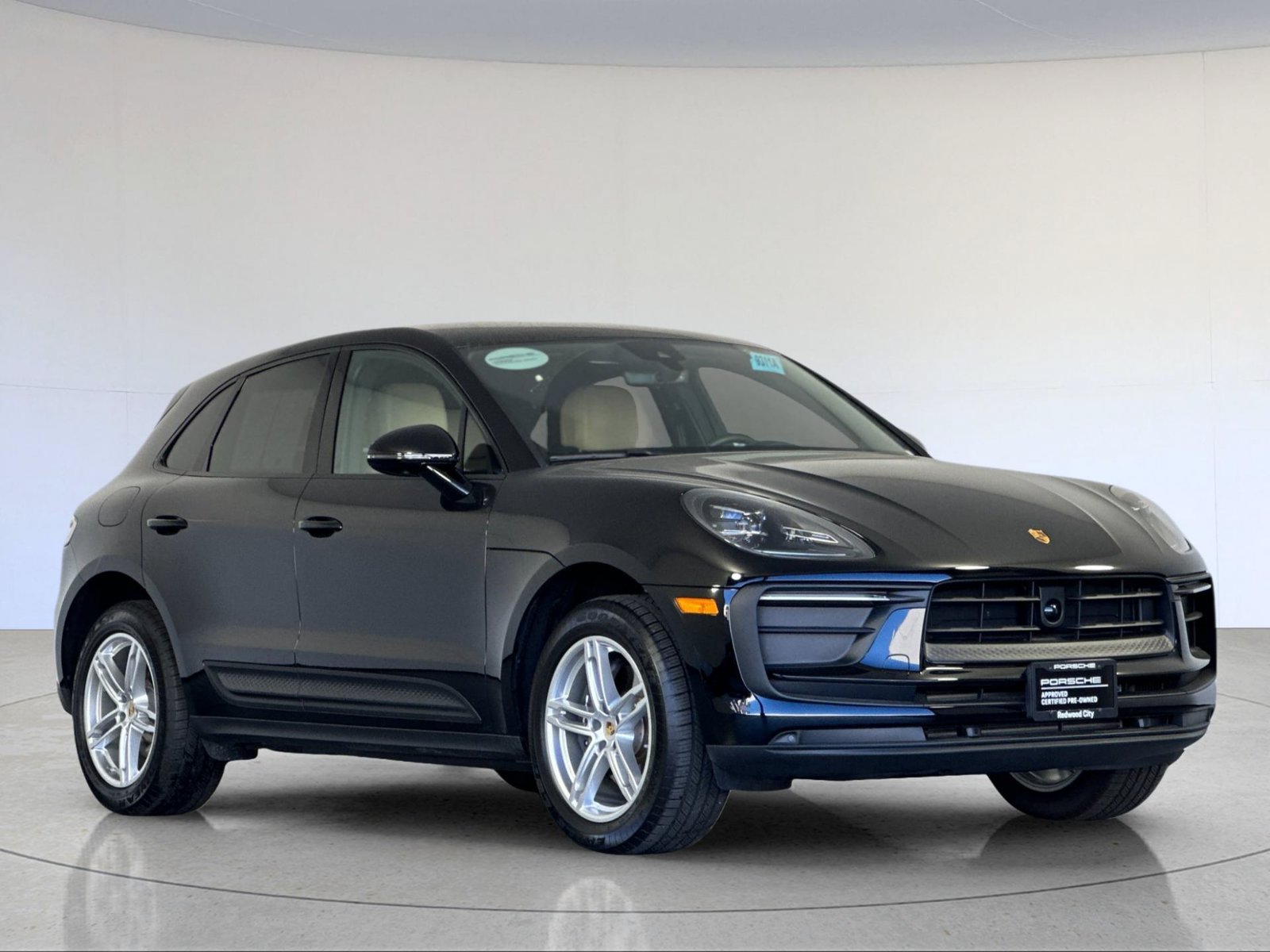 Certified 2026 Porsche Macan AWD/4WD image 10