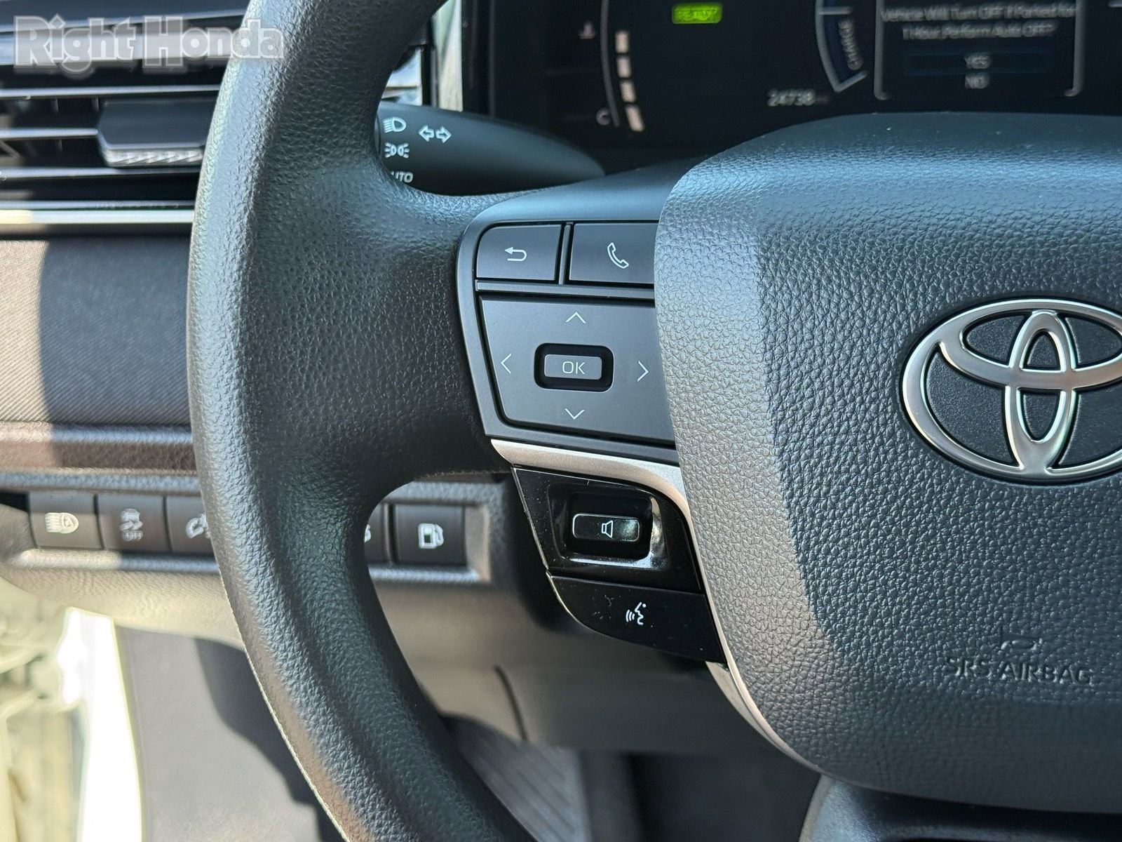 Used 2025 Toyota Camry LE image 15