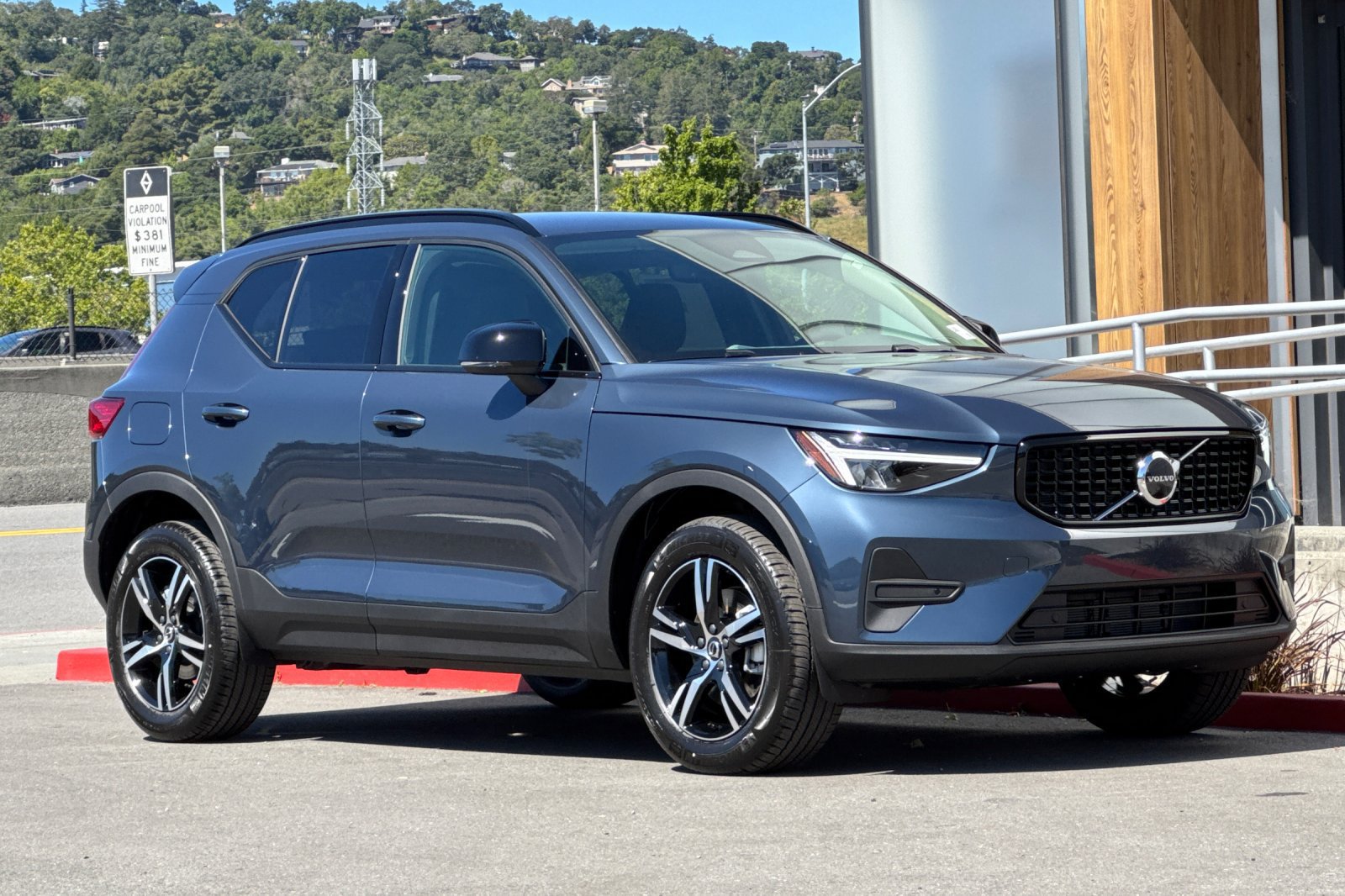 New 2026 Volvo XC40 B5 Core w/ Climate Package AWD/4WD image 9