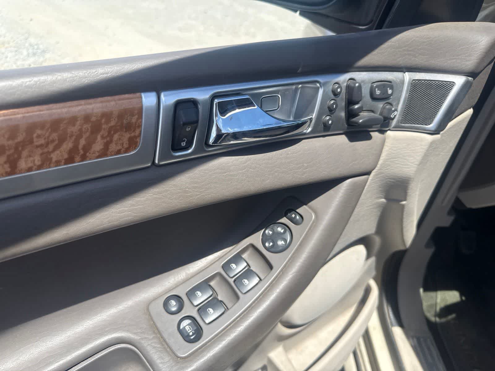 Used 2006 Chrysler Pacifica Limited AWD/4WD image 19