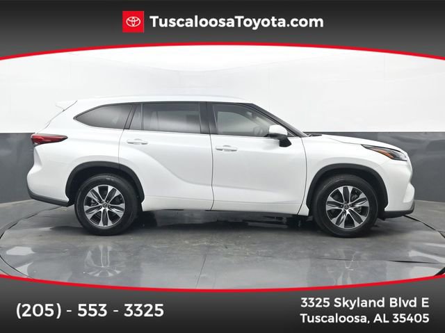 Used 2022 Toyota Highlander XLE image 1