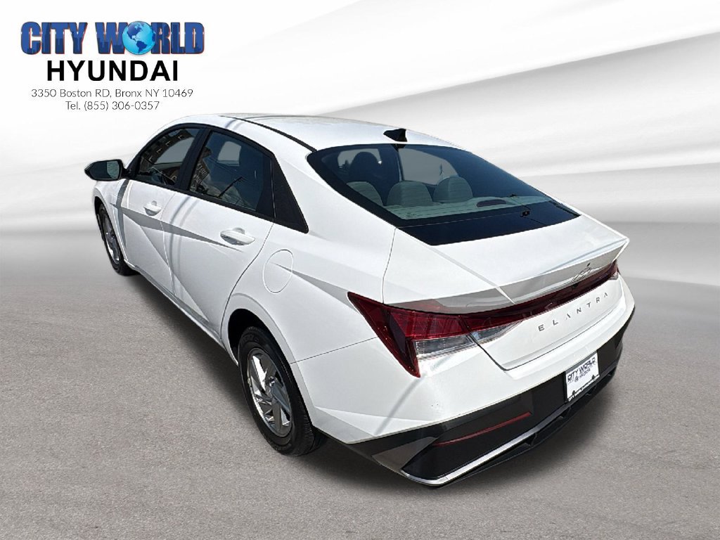 Used 2024 Hyundai Elantra SE FWD image 3