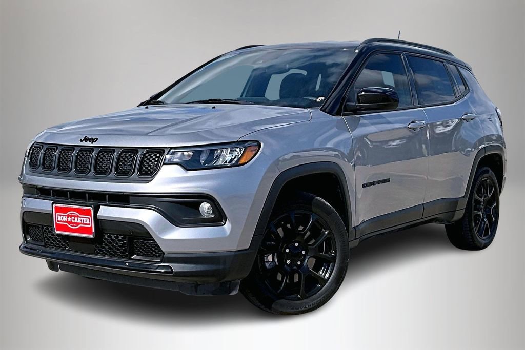 Used 2023 Jeep Compass Altitude image 2