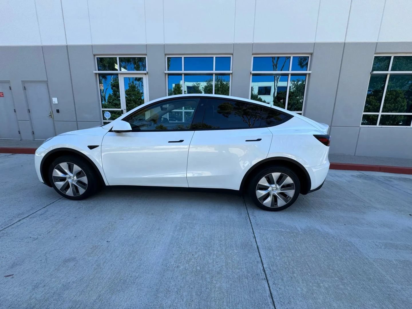 Used 2022 Tesla Model Y Long Range AWD/4WD image 7