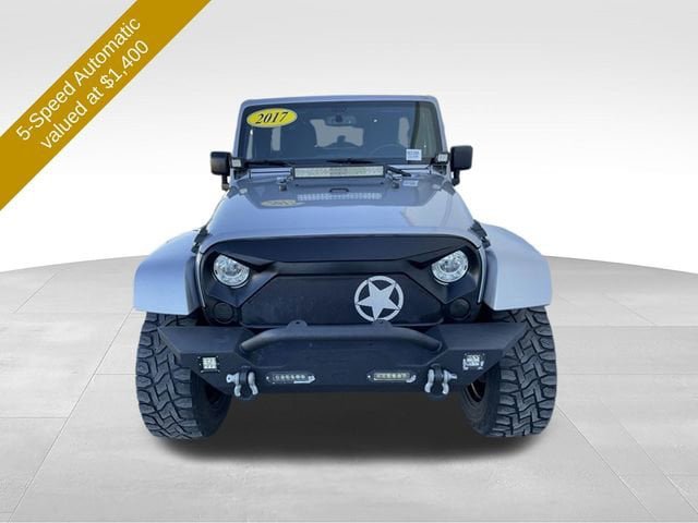 Used 2017 Jeep Wrangler Unlimited Sahara w/ Connectivity Group AWD/4WD image 7