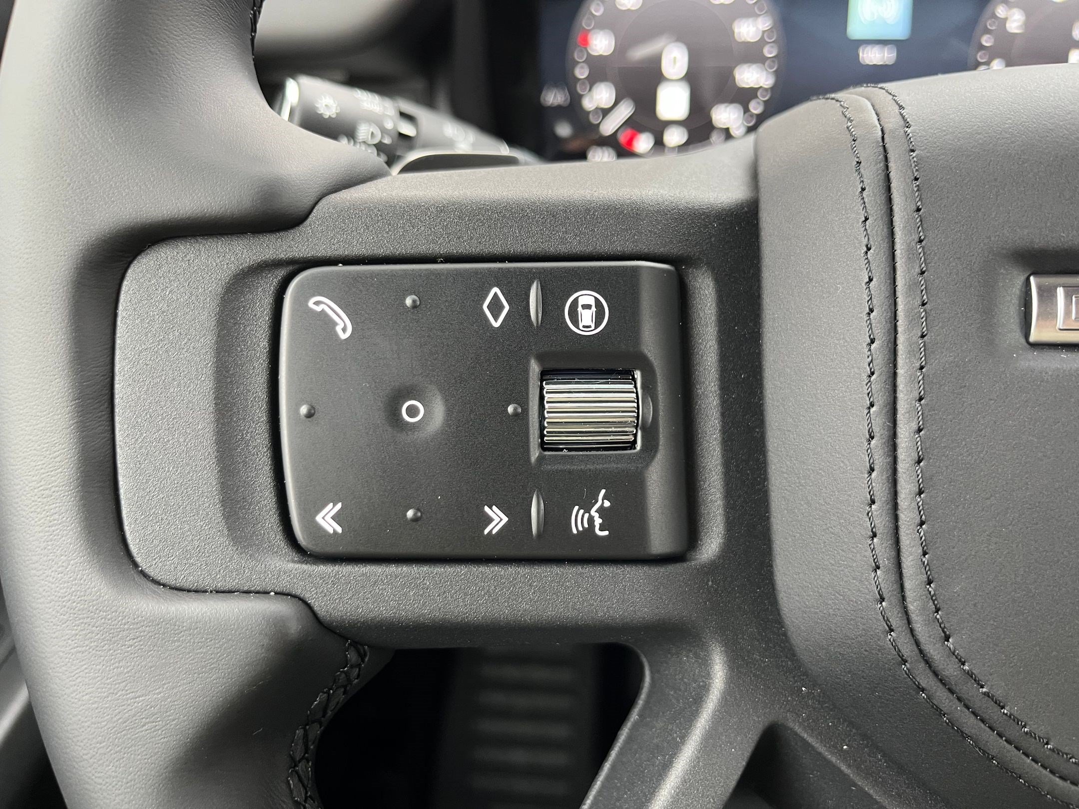 New 2026 Land Rover Defender 110 V8 AWD/4WD image 17