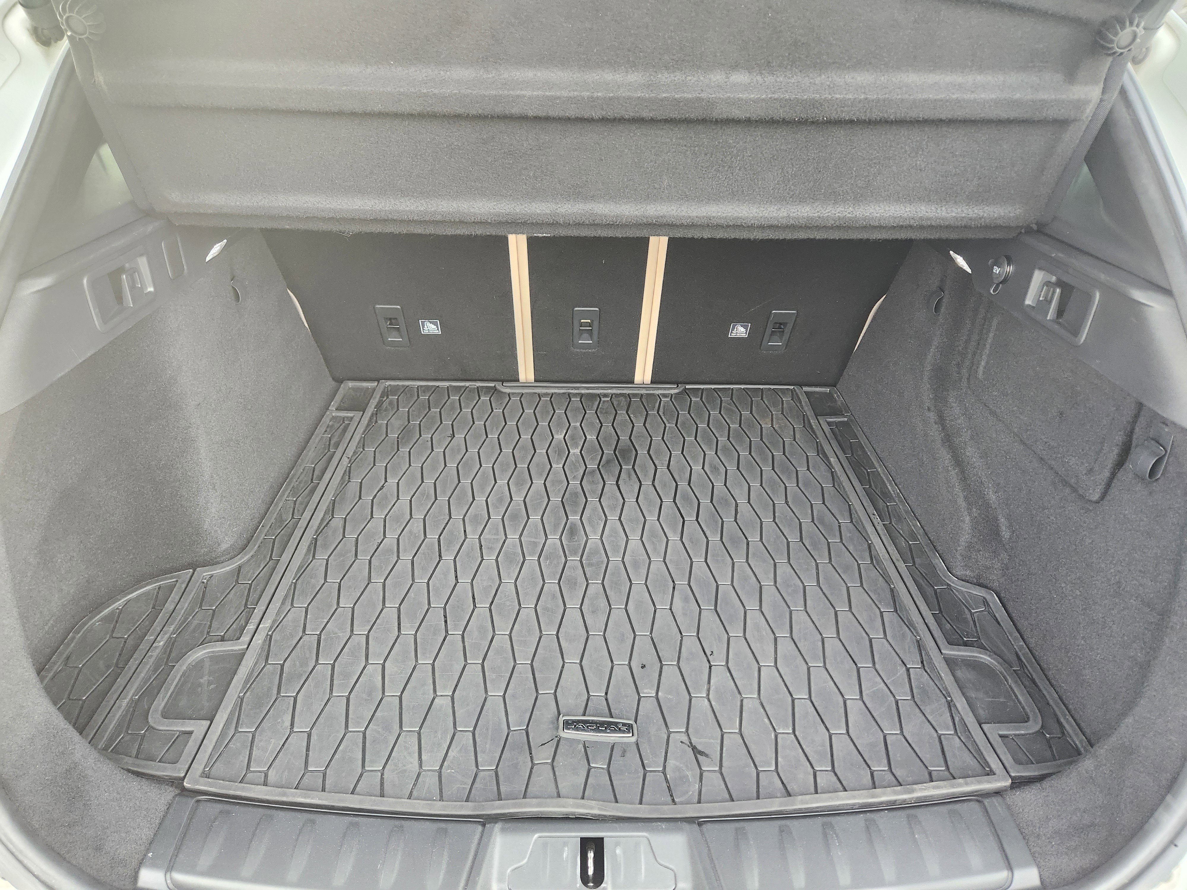 Used 2018 Jaguar F-PACE Premium image 23