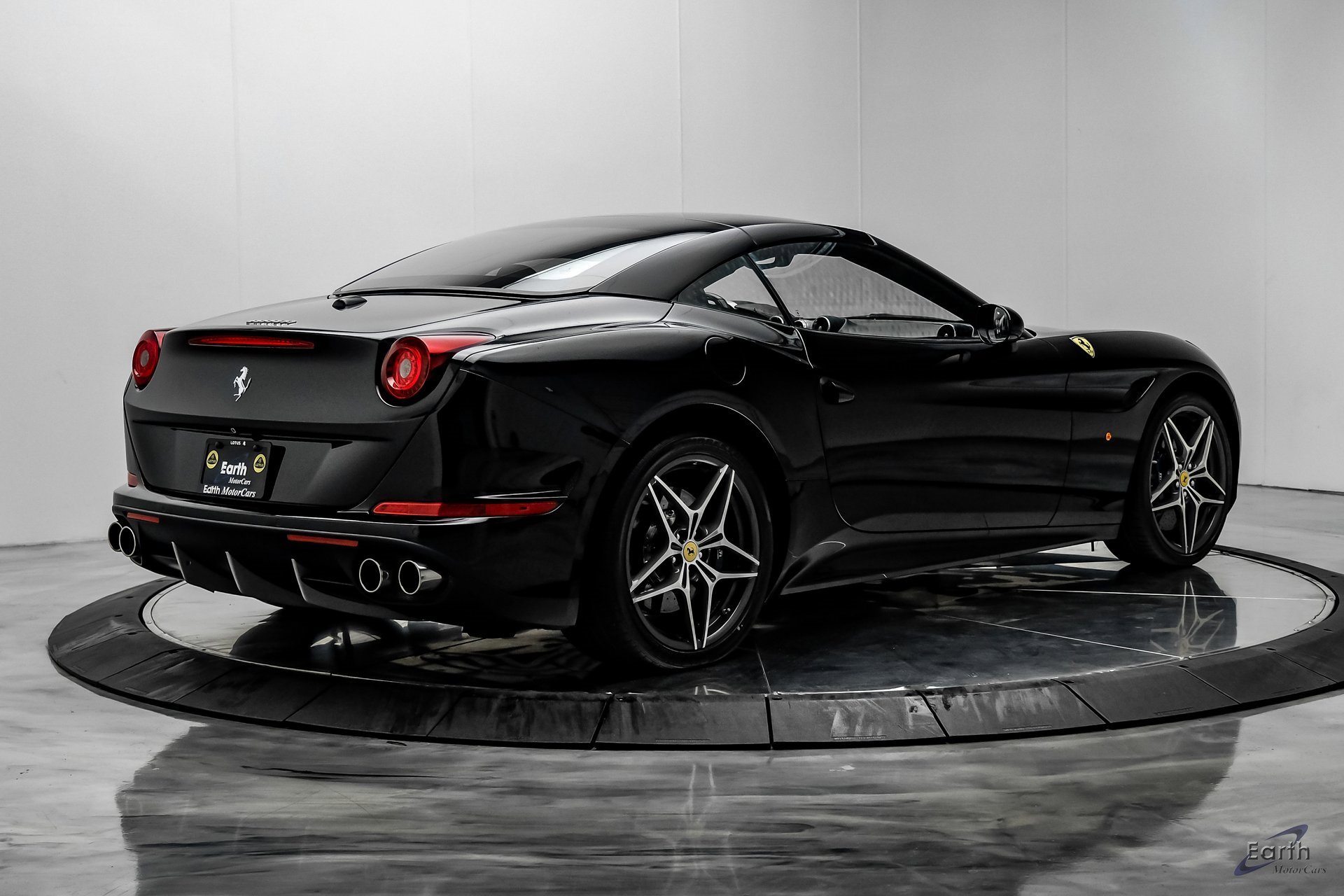 Used 2016 Ferrari California T image 17