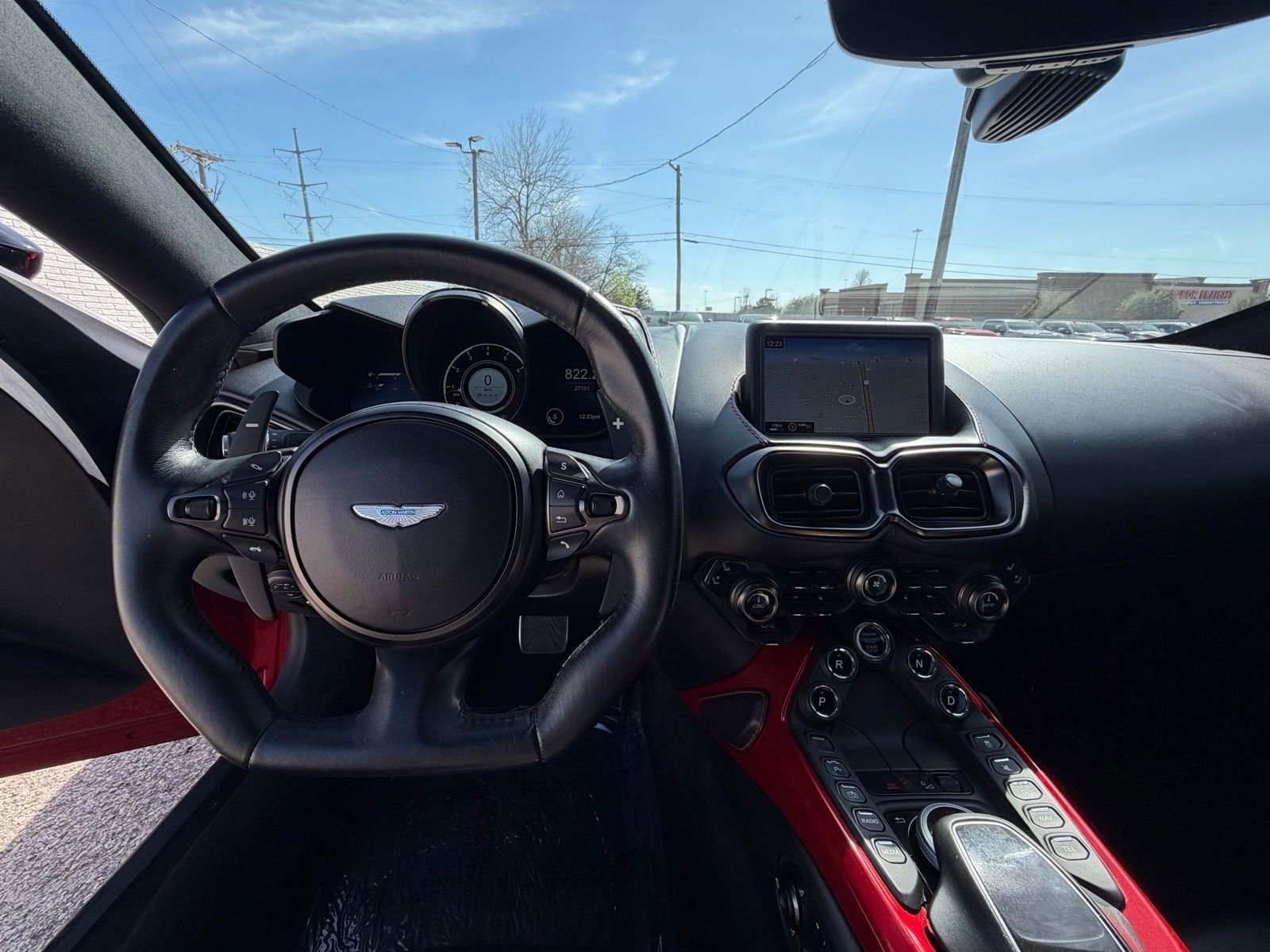 Used 2019 Aston Martin V8 Vantage Coupe image 12
