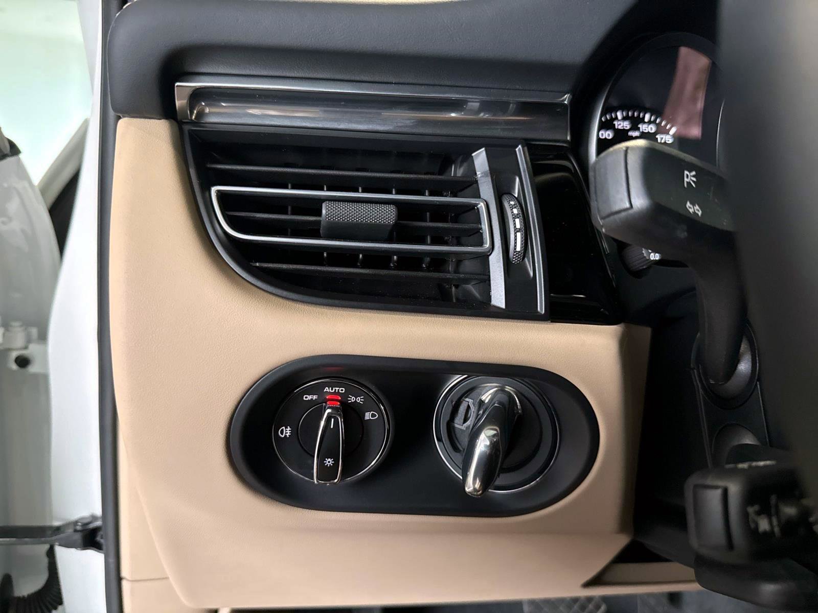 Certified 2026 Porsche Macan image 34