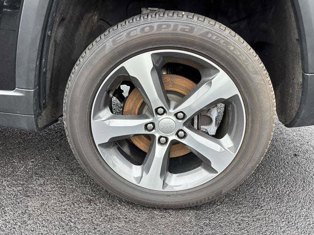 Used 2024 Jeep Grand Cherokee L Limited AWD/4WD image 6