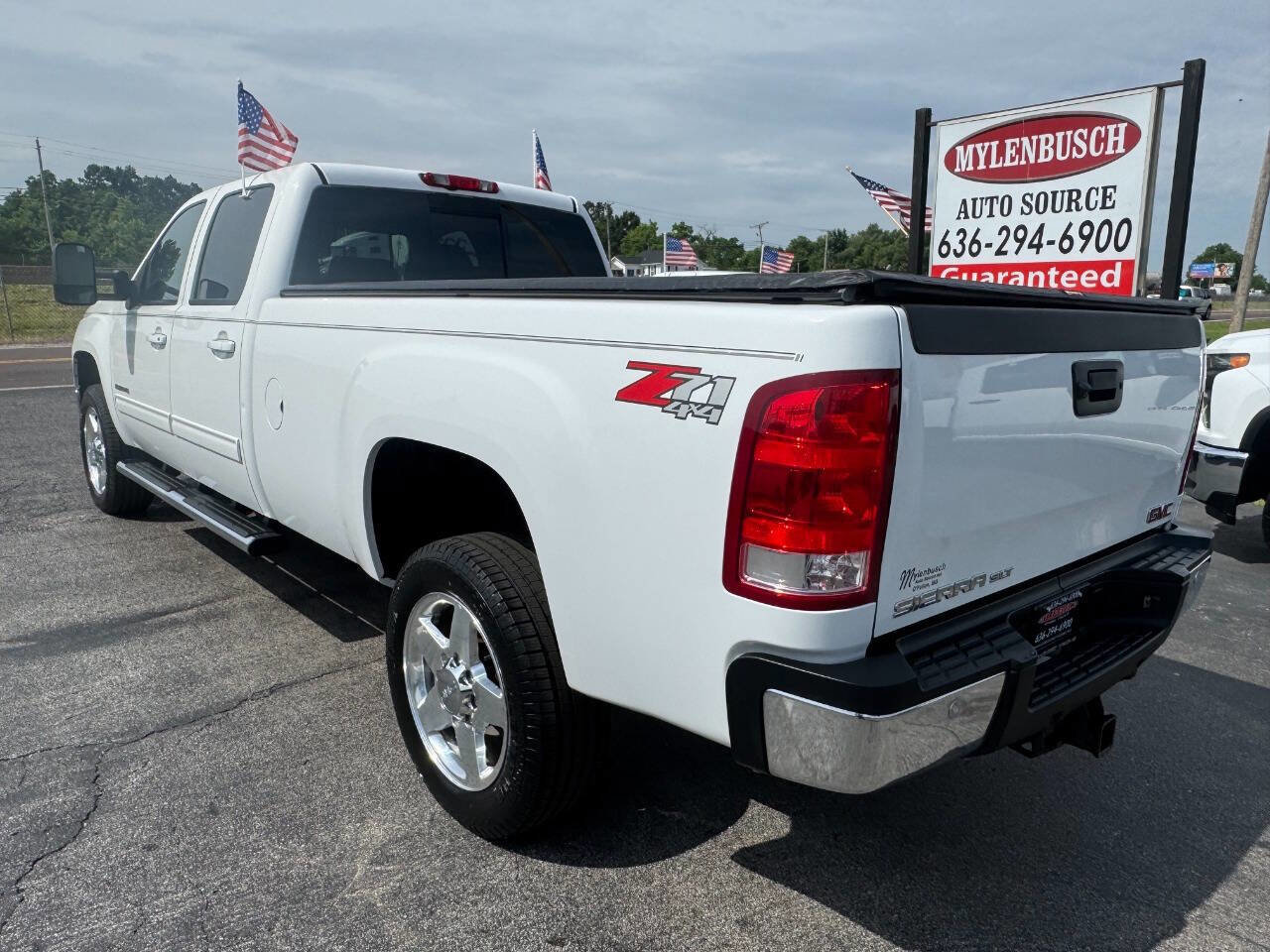 Used 2014 GMC Sierra 2500 SLT w/ SLT Convenience Package AWD/4WD image 8