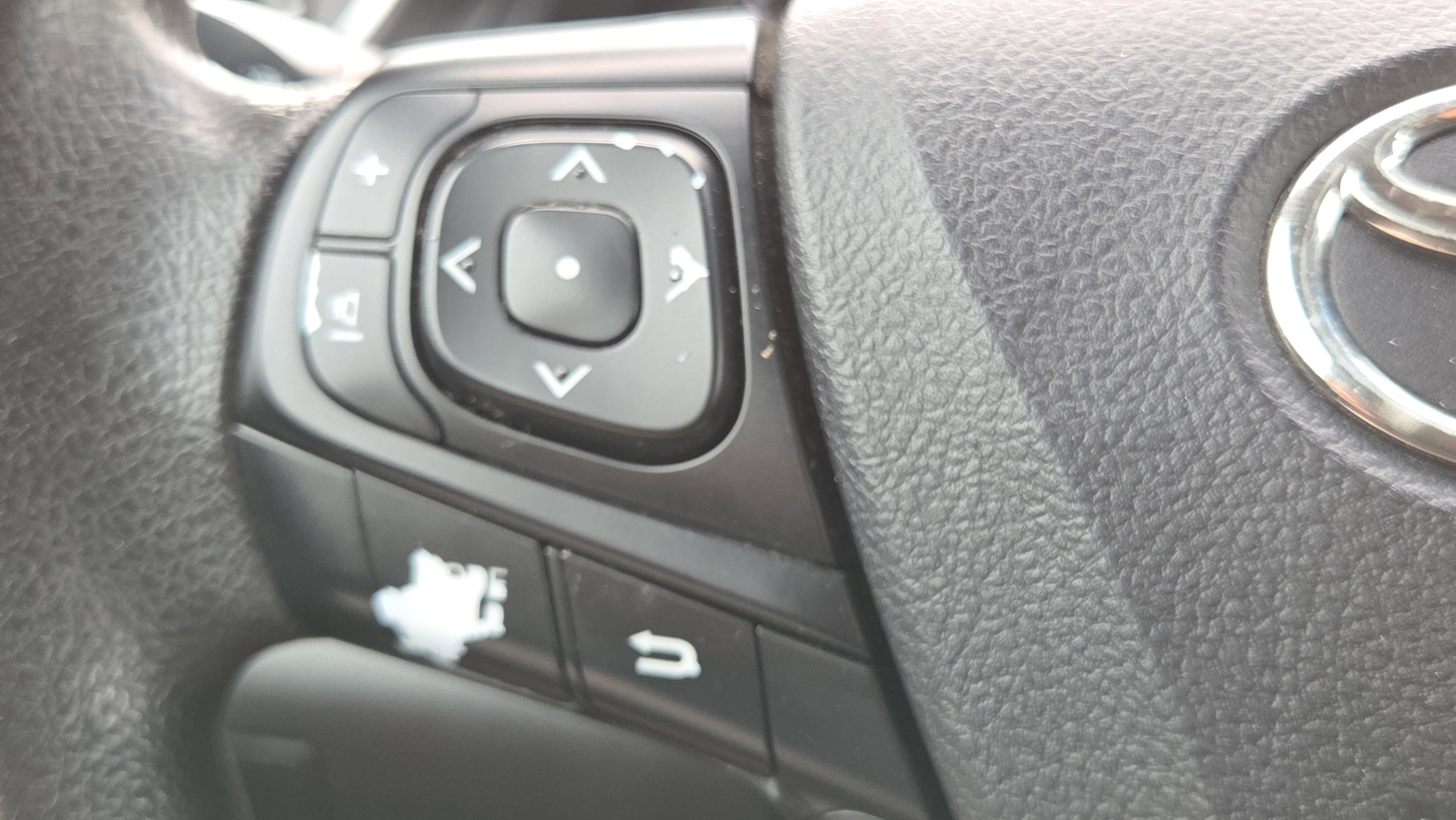 Used 2015 Toyota Camry LE image 34