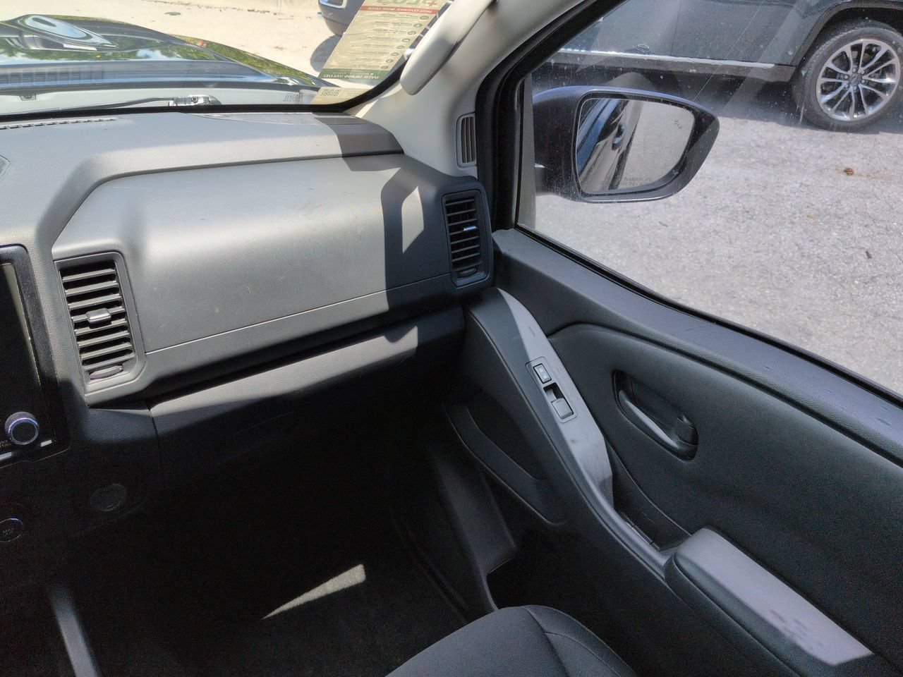 Used 2023 Nissan Frontier S w/ Technology Package RWD image 17