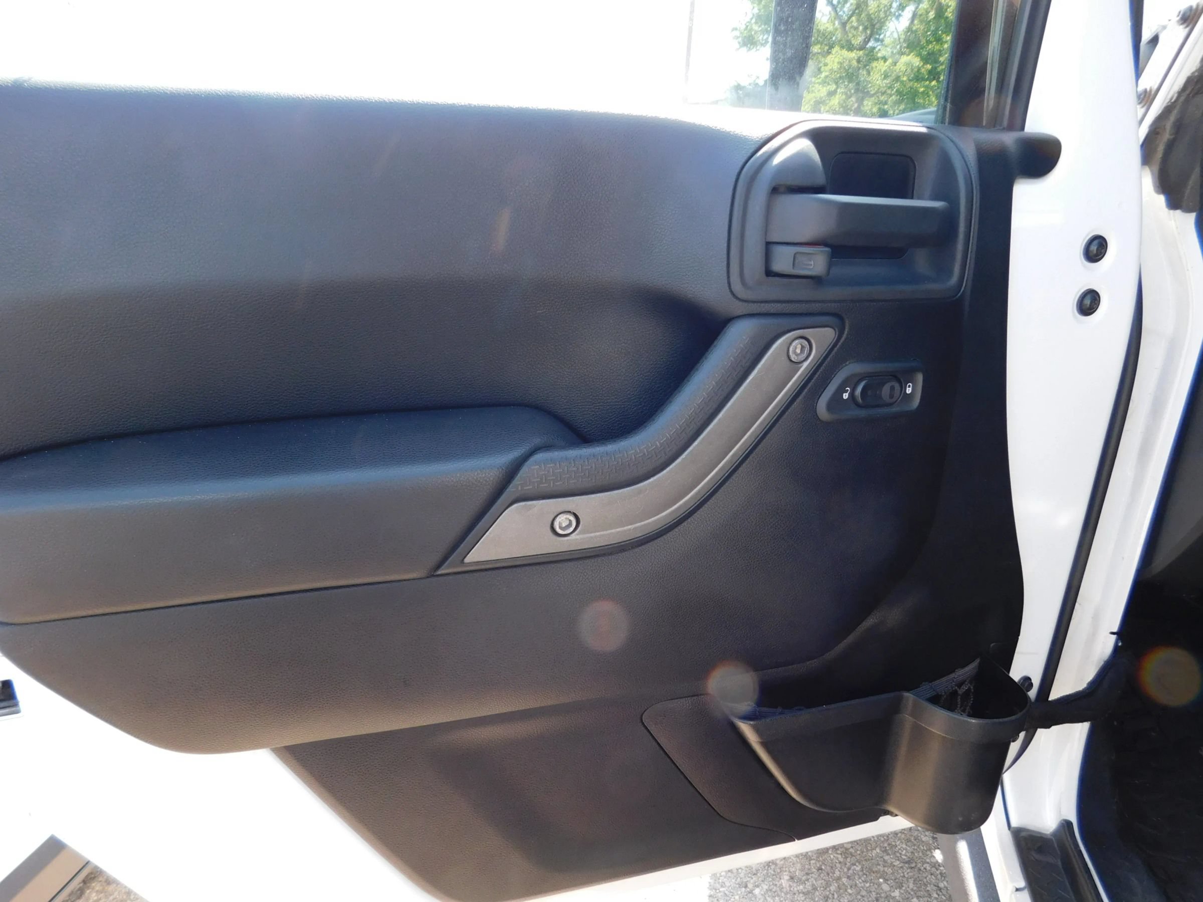 Used 2015 Jeep Wrangler Unlimited Sport w/ Quick Order Package 24S AWD/4WD image 15