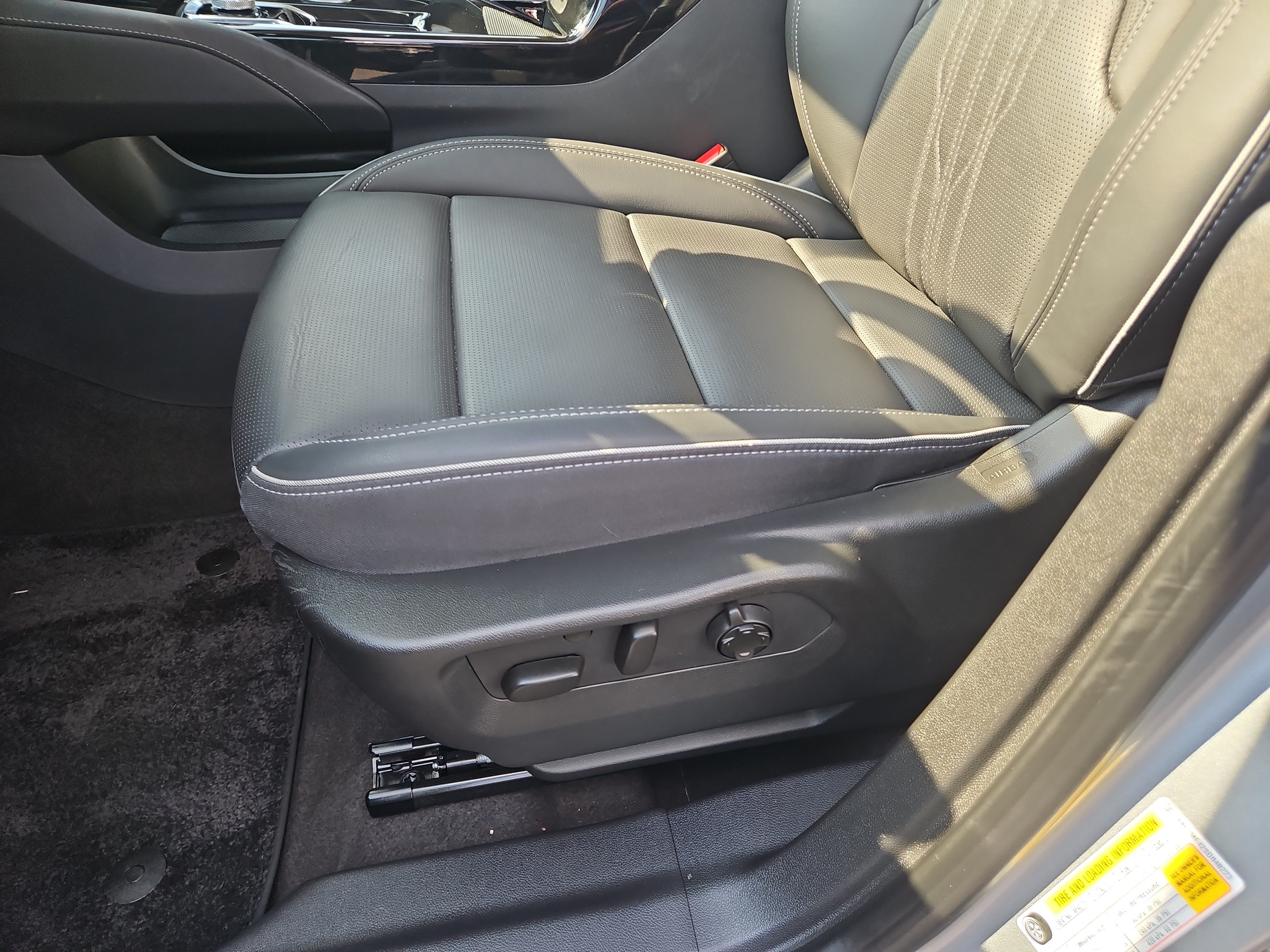 Used 2025 Buick Envision Avenir AWD/4WD image 17
