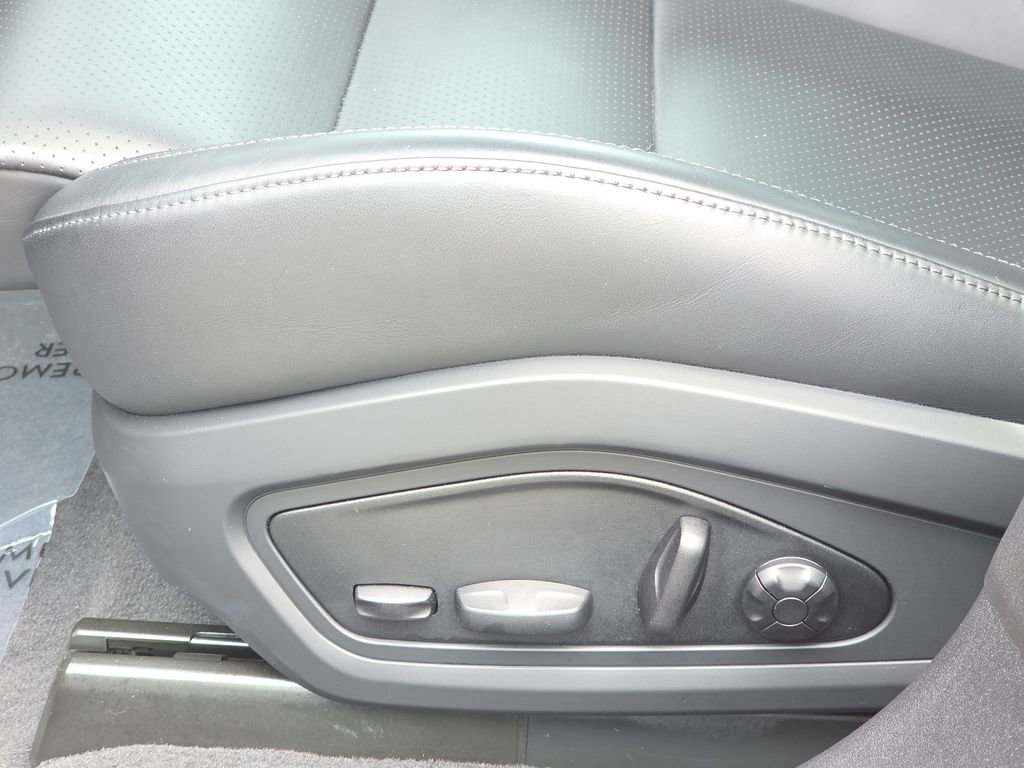 Used 2024 Porsche Taycan 4S AWD/4WD image 31