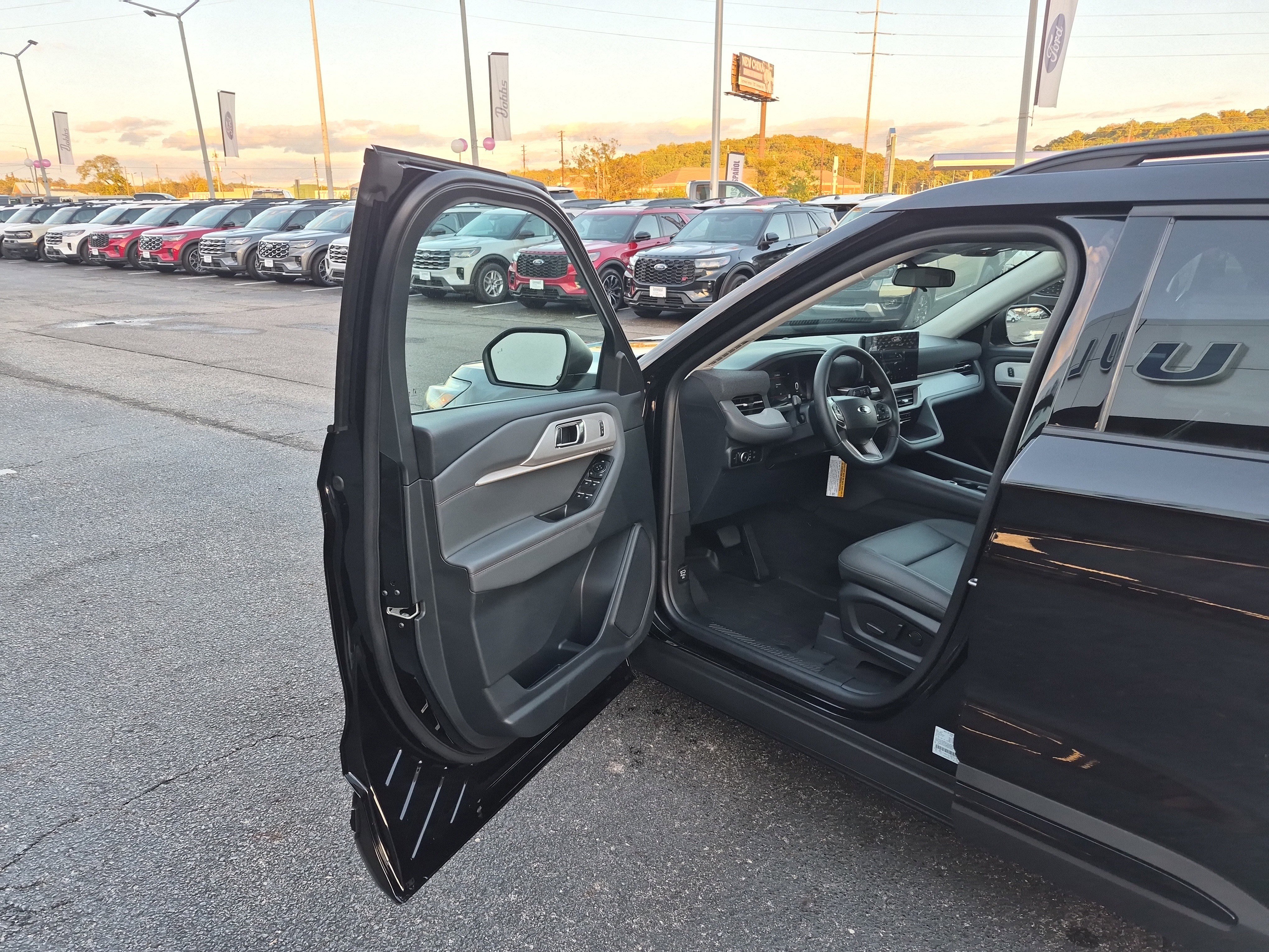 New 2026 Ford Explorer Active w/ Active Comfort Package image 8