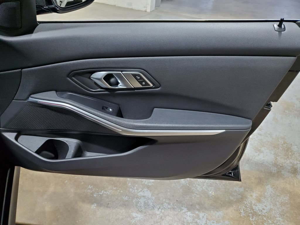 Used 2020 BMW 330i Sedan w/ Convenience Package RWD image 16