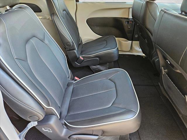 Used 2023 Chrysler Pacifica Limited image 22
