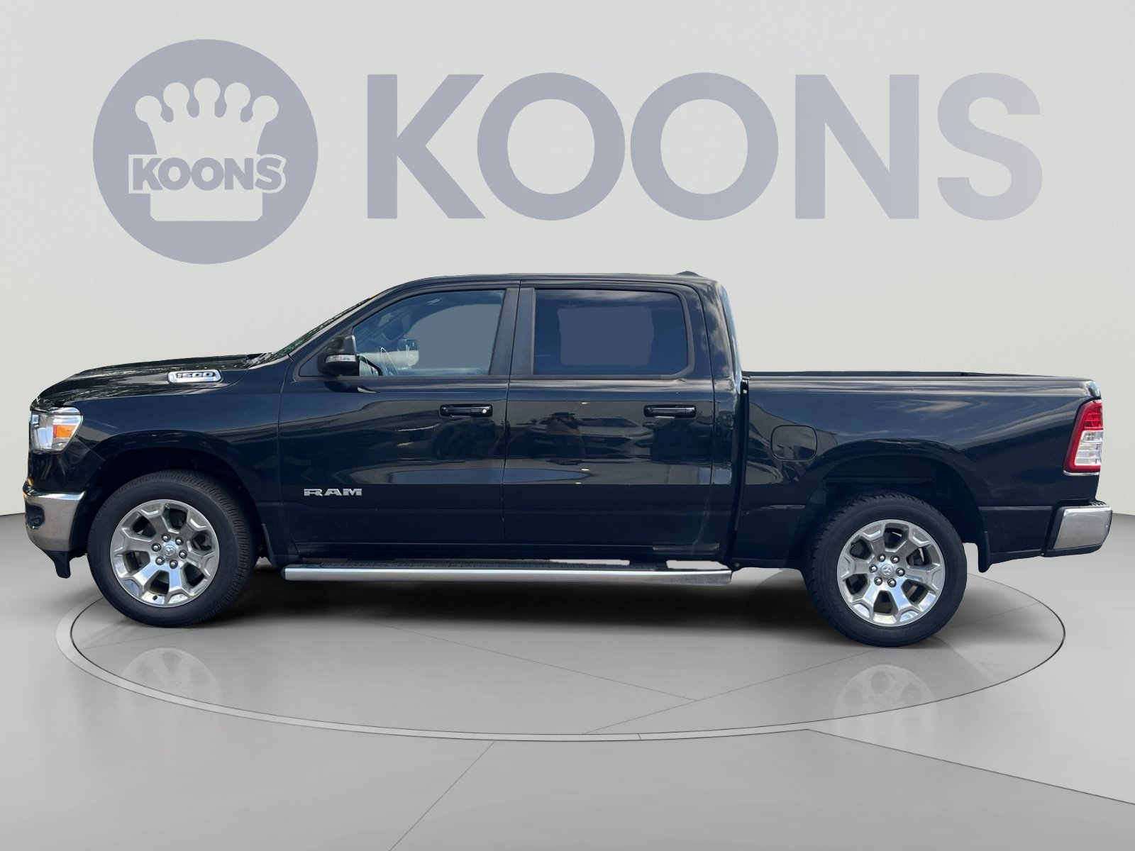Used 2021 RAM 1500 4x4 Crew Cab image 2