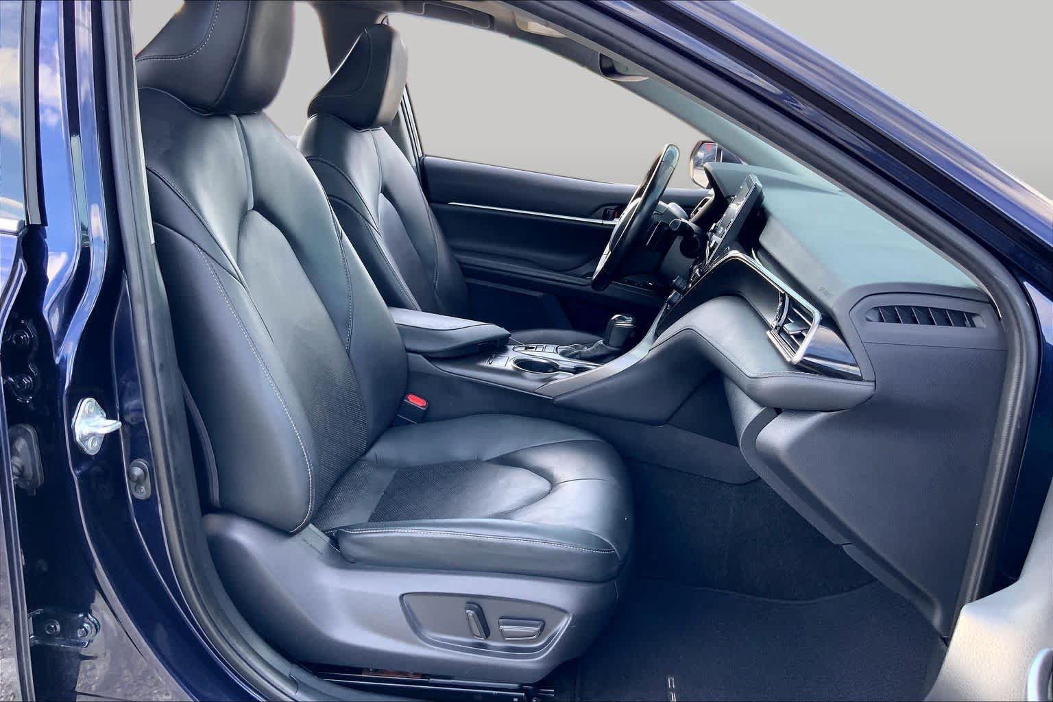 Used 2022 Toyota Camry XSE FWD image 9