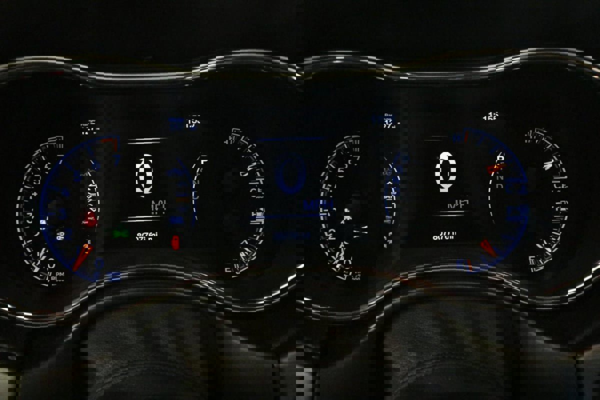 Used 2021 Jeep Grand Cherokee Limited image 16