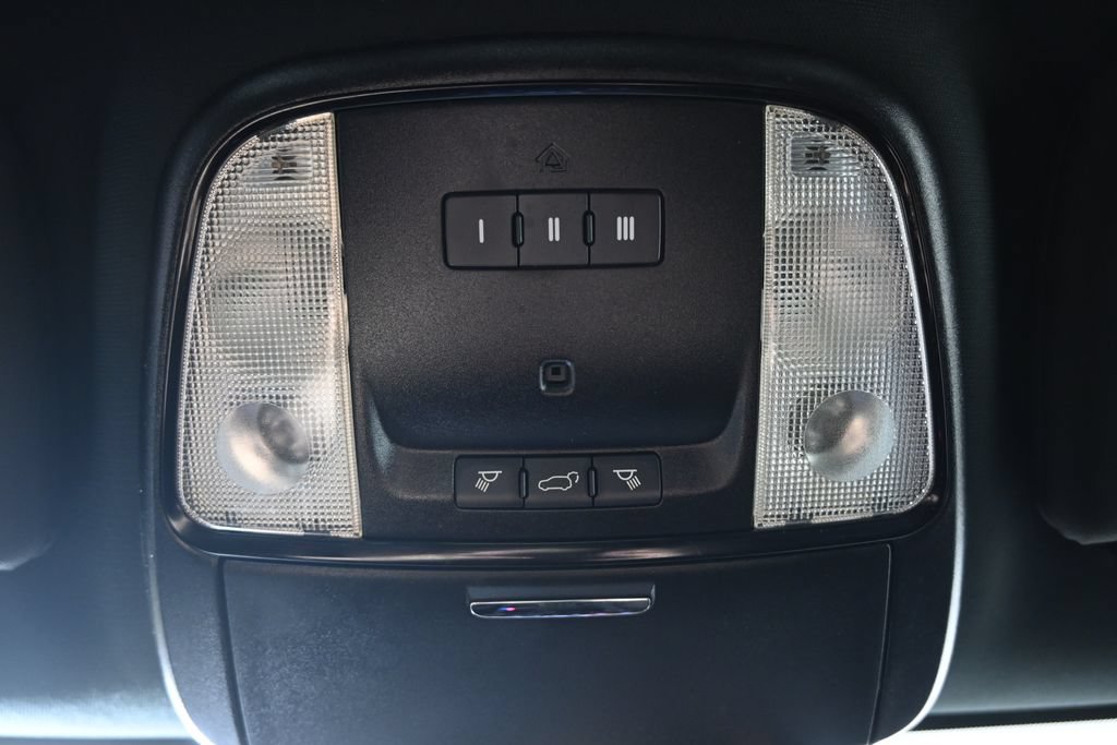 Used 2021 Dodge Durango R/T w/ Blacktop Package AWD/4WD image 32