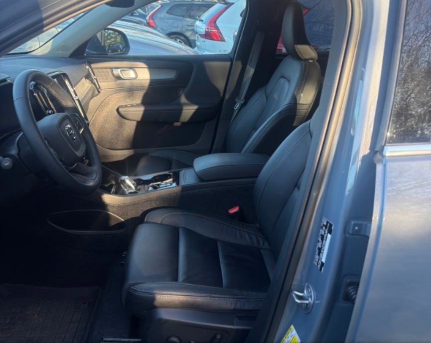 Used 2023 Volvo XC40 B5 Plus w/ Driver Assist Package image 3
