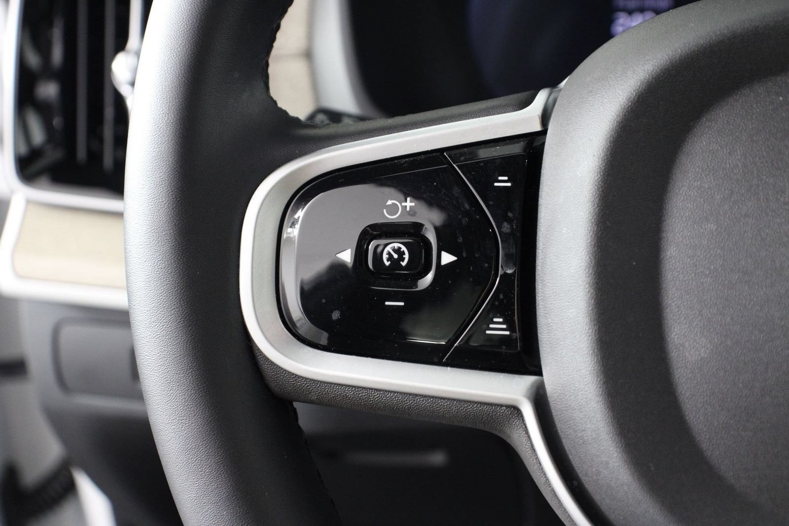 Certified 2026 Volvo XC90 B5 Core AWD/4WD image 10