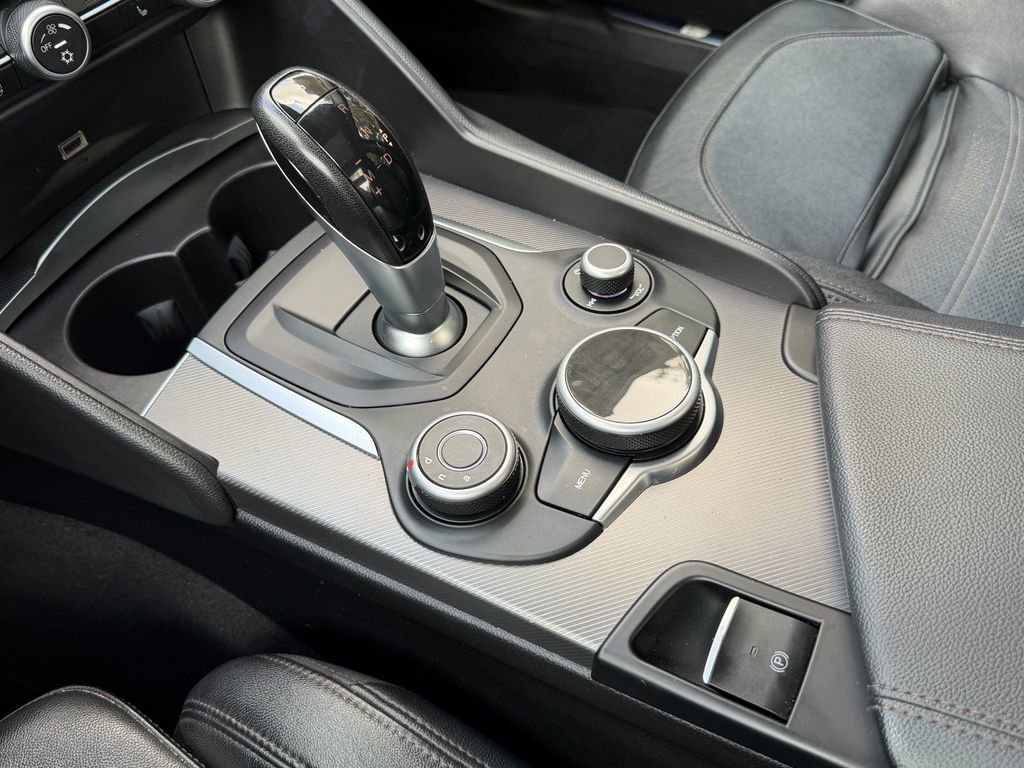 Used 2017 Alfa Romeo Giulia Ti w/ TI 19" Sport Package image 24