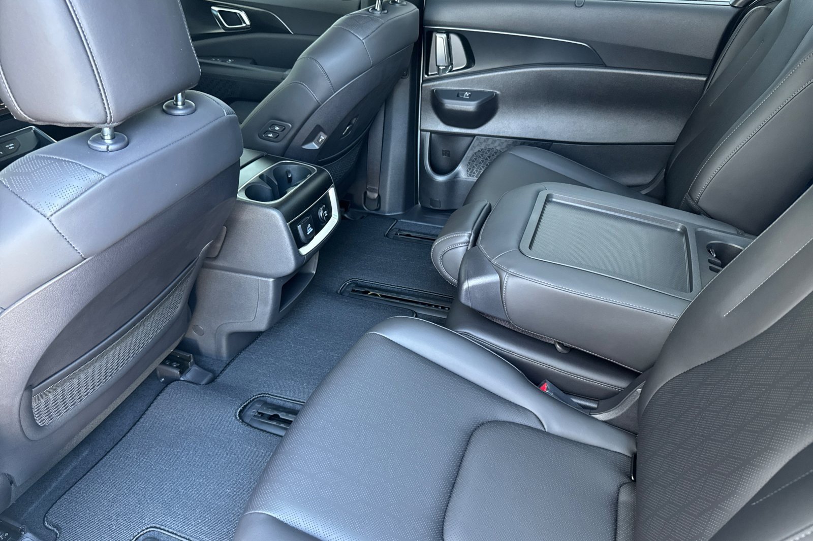 New 2026 Kia Carnival SX image 8