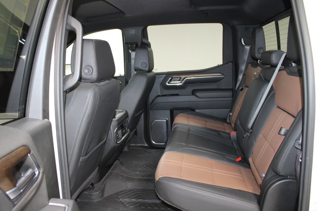 Used 2024 Chevrolet Silverado 1500 High Country w/ Technology Package AWD/4WD image 26