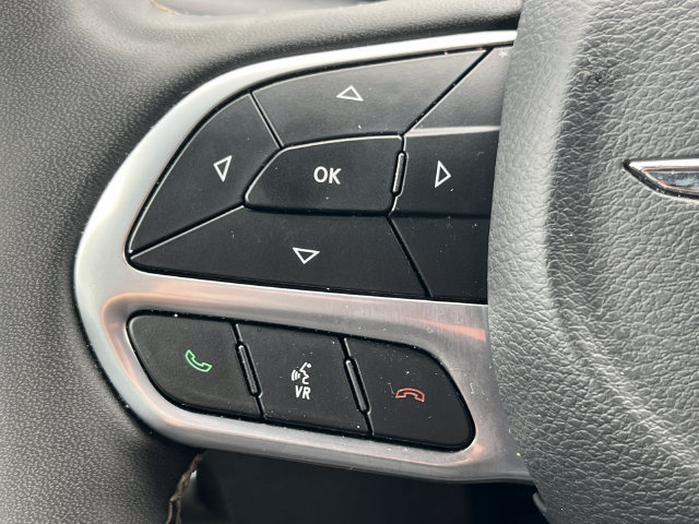 Used 2025 Chrysler Pacifica Select FWD image 21