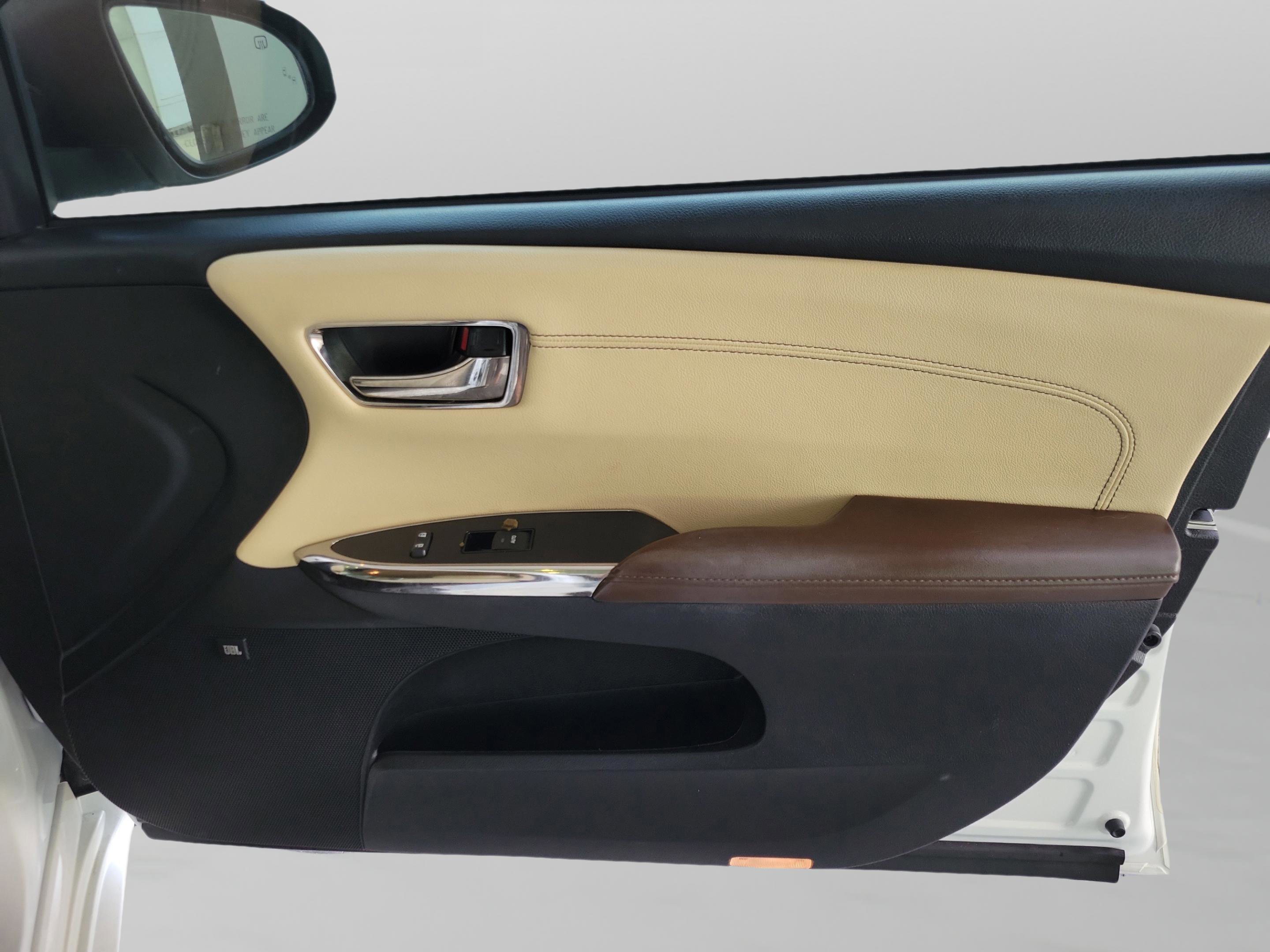 Used 2017 Toyota Avalon Limited FWD image 30