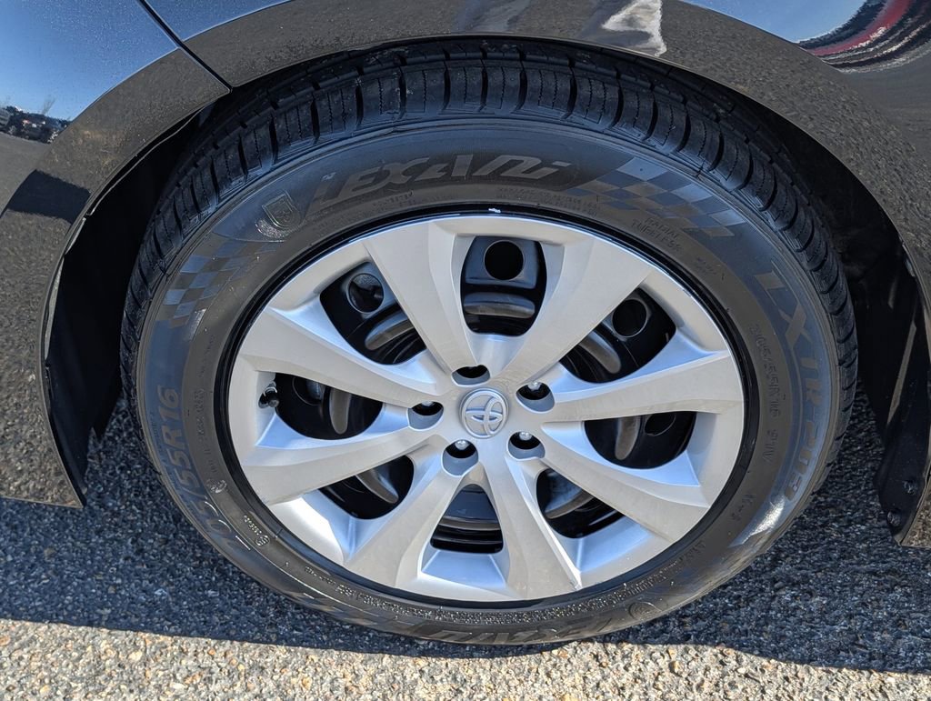 Used 2023 Toyota Corolla LE image 28