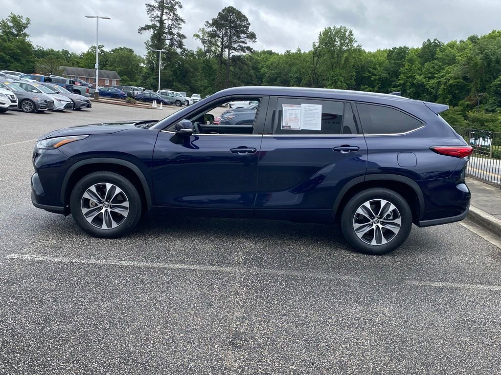 Used 2022 Toyota Highlander XLE FWD image 4