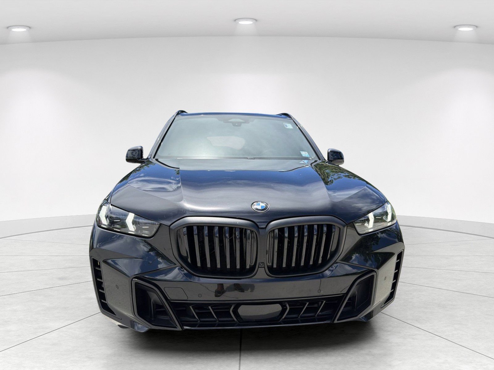 Used 2024 BMW X5 sDrive40i w/ M Sport Package RWD image 2