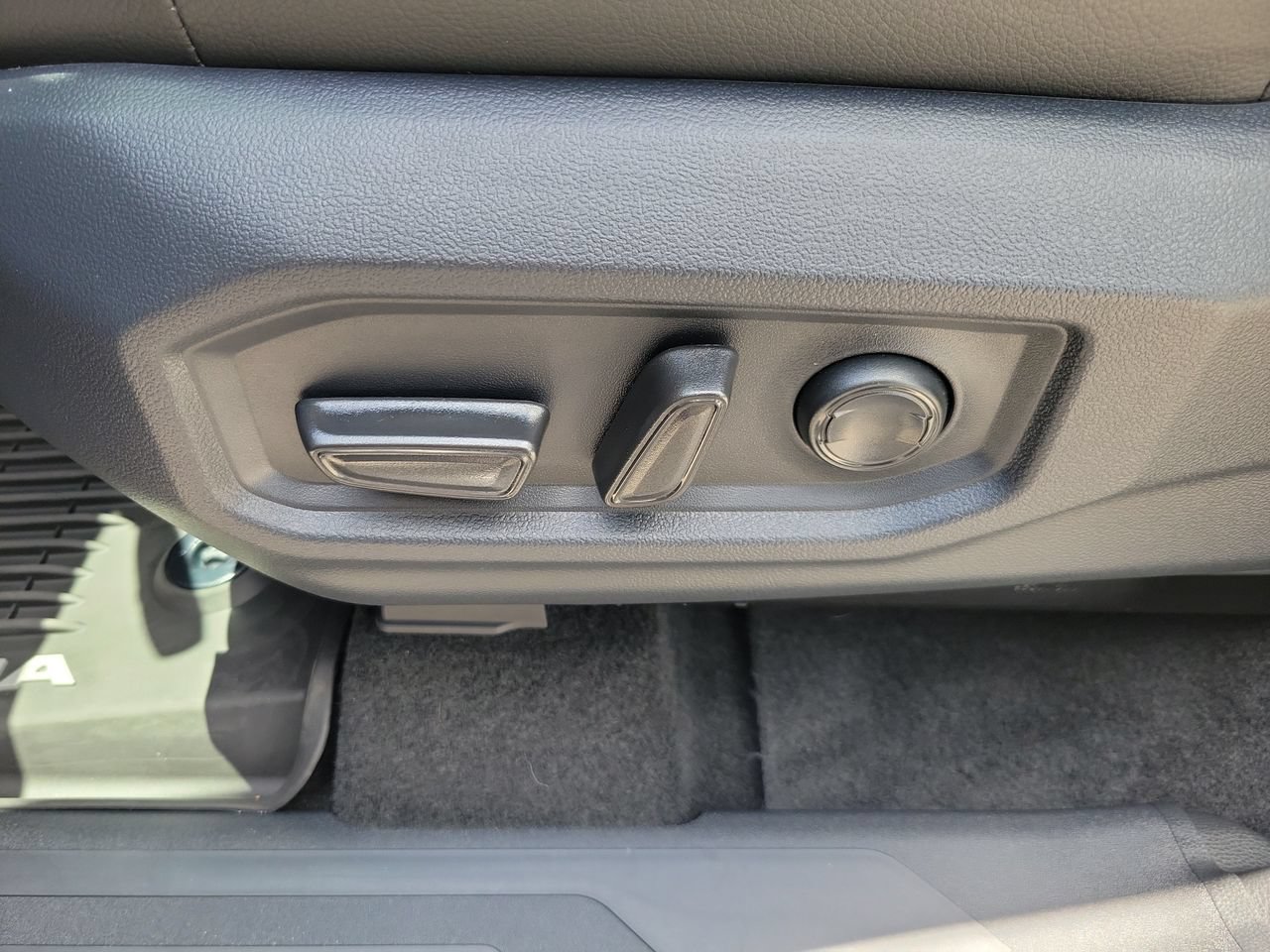 Used 2026 Toyota Sequoia Limited AWD/4WD image 15