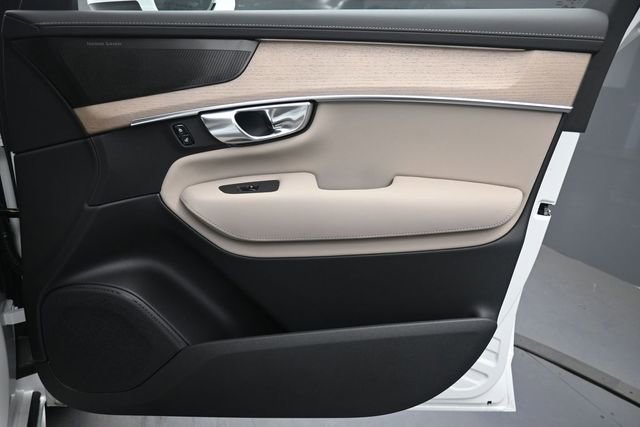 New 2026 Volvo XC90 T8 Plus w/ Protection Package Premier AWD/4WD image 32