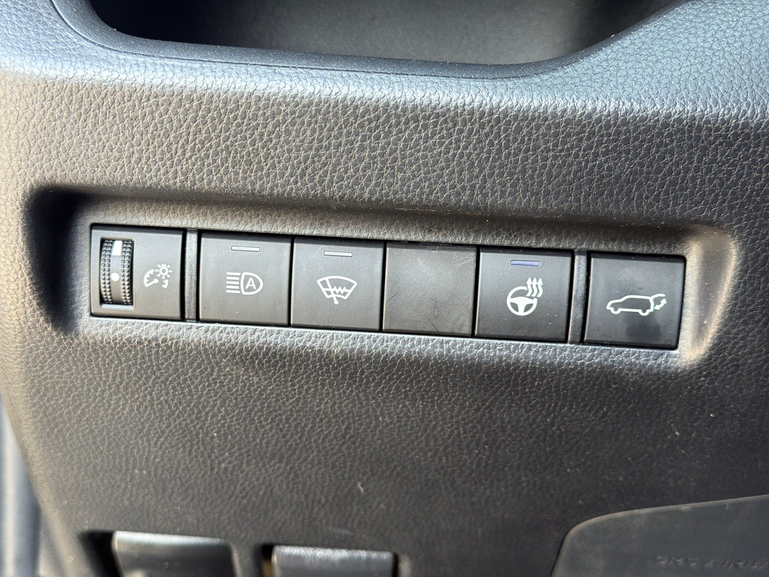 Used 2021 Toyota RAV4 XLE Premium FWD image 13