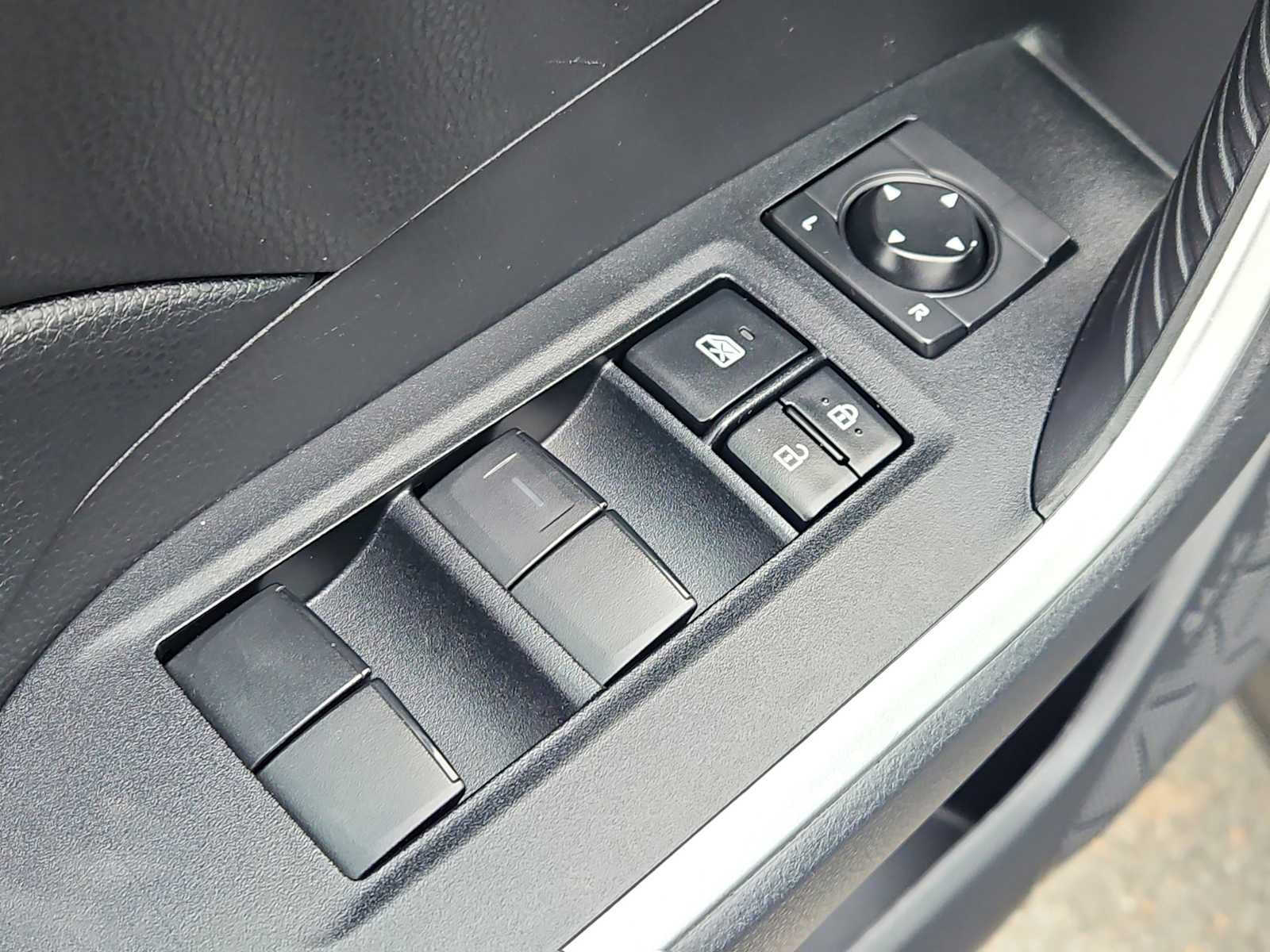 Used 2021 Toyota RAV4 LE image 22