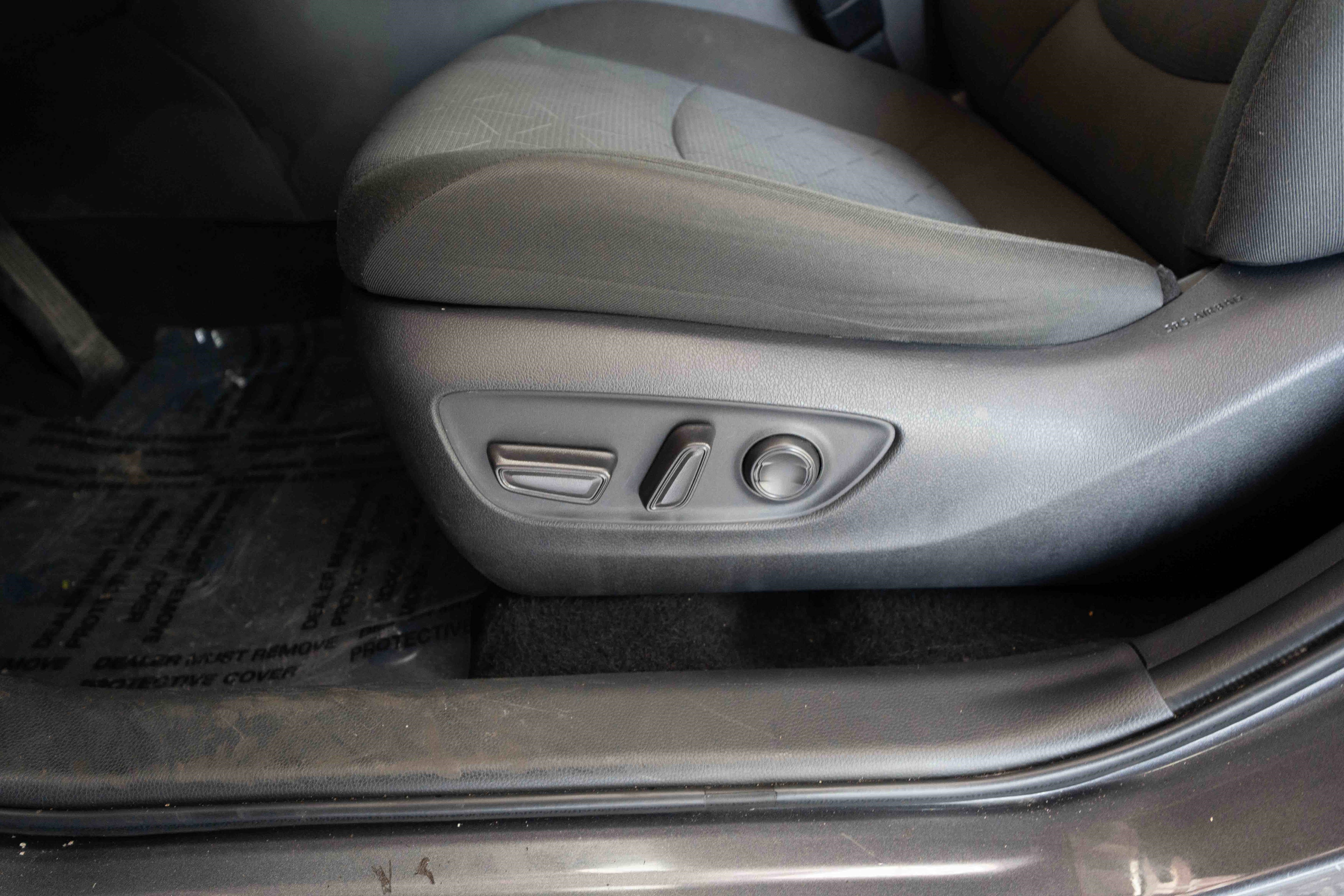 Used 2025 Toyota RAV4 XLE AWD/4WD image 12