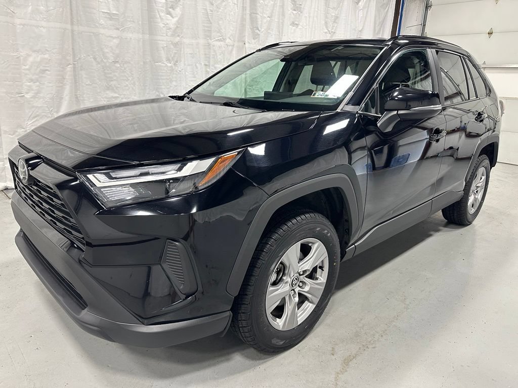 Used 2025 Toyota RAV4 XLE FWD image 3