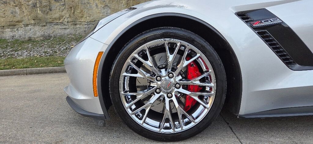 Used 2015 Chevrolet Corvette Z06 w/ 3LZ Preferred Equipment Group image 11