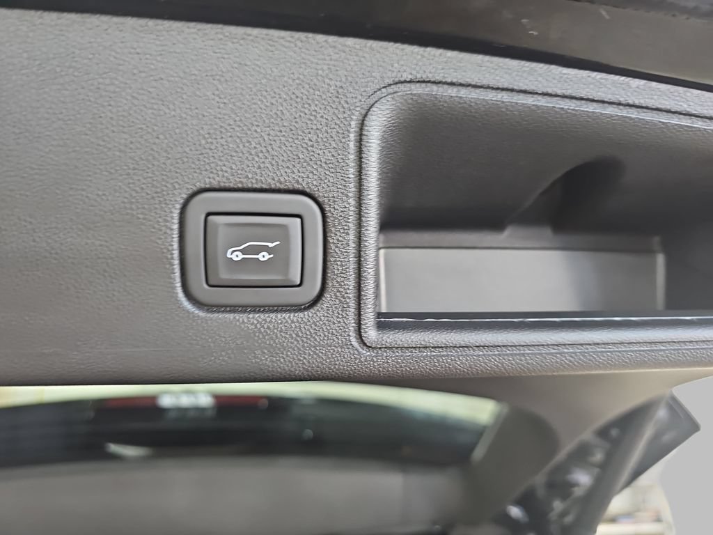Certified 2024 GMC Terrain SLE w/ Driver Convenience Package FWD image 17