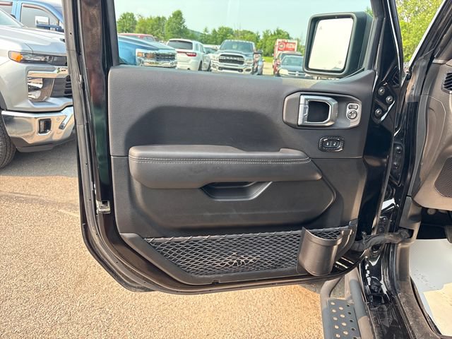 Used 2022 Jeep Wrangler Unlimited Sahara w/ Advanced Safety Group AWD/4WD image 7